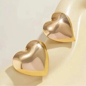 ❤️✨ Anthropologie Gold Heart Stud Earrings ✨💕 with gift box 🎁🎁
